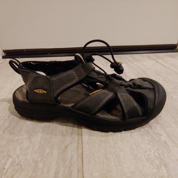 keen kuta men's sandal